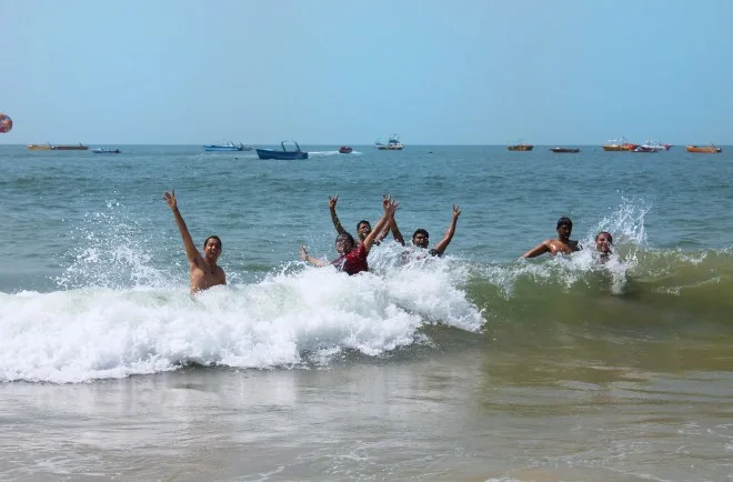 Swimming through the waves