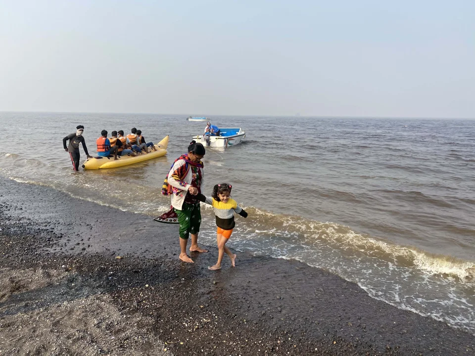 Dabbling Daman — photograph 12 by Sayantan Ghosh