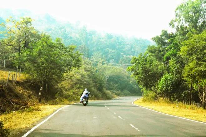 The Expressway which connects Mumbai and Pune, serving a well built path to majority of Maharashtra tourist places